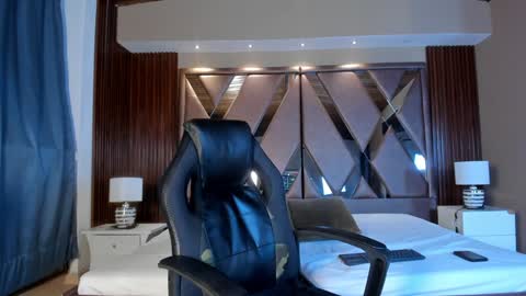 Aaron online show from December 2024 12:23:01 AM