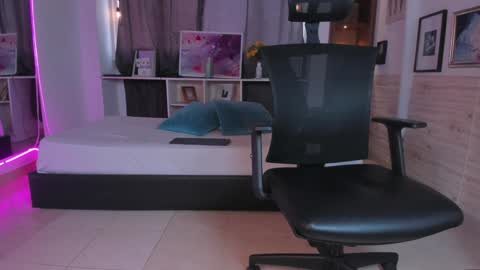 Aaron online show from December 2024 09:51:01 PM