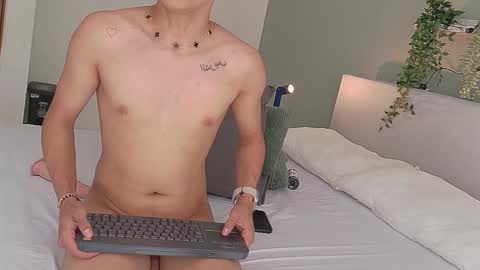 AARON  online show from September 2025 07:39:02 PM
