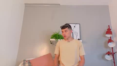 AARON  online show from September 2025 07:41:02 PM