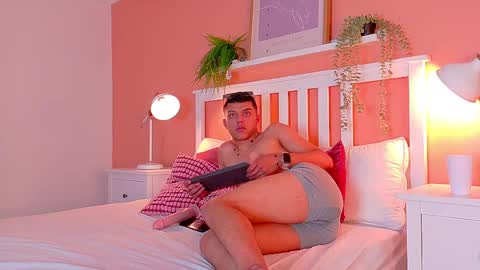 AARON  online show from September 2025 09:08:02 PM