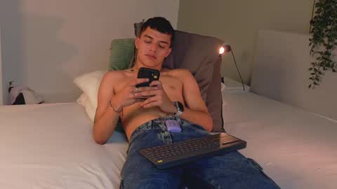 AARON  online show from October 2025 12:18:02 AM