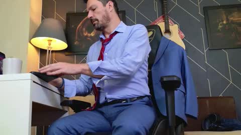 Aaron online show from December 2025 07:44:01 PM