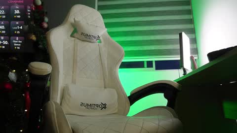 AARON  online show from December 2024 11:05:02 PM