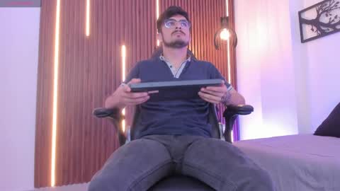 aaronfuentes7 online show from September 2025 07:30:02 PM