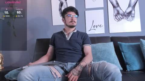 aaronfuentes7 online show from October 2025 12:14:02 PM