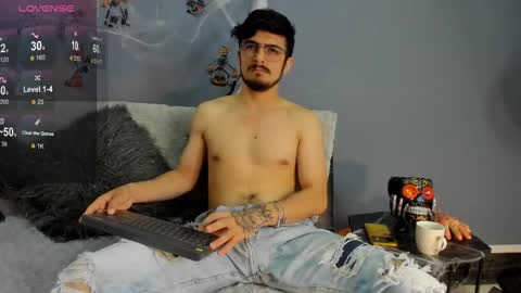 aaronfuentes7 online show from October 2025 06:39:02 PM