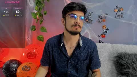 aaronfuentes7 online show from October 2025 01:32:01 PM