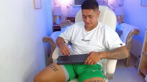 Aaron online show from December 2025 11:26:02 AM