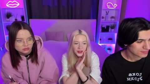 Snapshot of aataraxx chatting on January 2025 02:25:01 PM Fiona and Harry online show from January 2025 02:25:01 PM