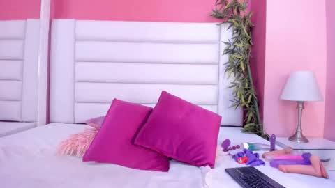 abbey_walker online show from November 2025 12:05:01 PM