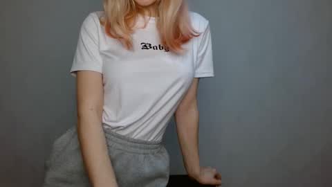 Snapshot of abbymoore__ chatting on January 2025 01:17:01 PM Abby Lovense is active online show from January 2025 01:17:01 PM