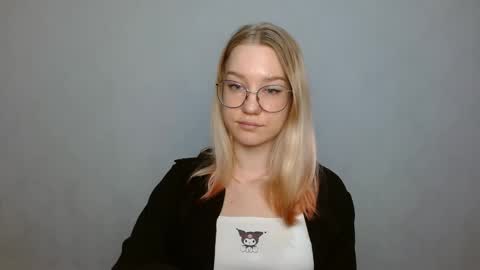 Snapshot of abbymoore__ chatting on January 2025 01:22:01 PM Abby Lovense is active online show from January 2025 01:22:01 PM