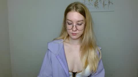 Snapshot of abbymoore__ chatting on November 2025 10:05:01 AM Abby Lovense is active online show from November 2025 10:05:01 AM