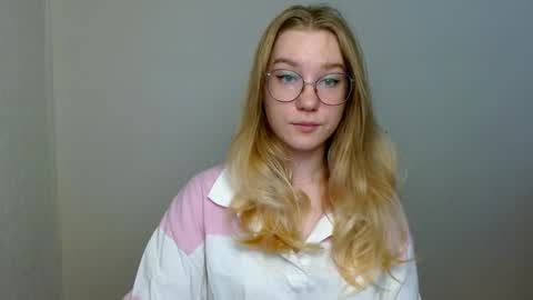 Abby Lovense is active online show from November 2025 11:03:01 AM