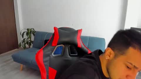 Independence model AbelAsburgo online show from March 2026 10:02:02 PM