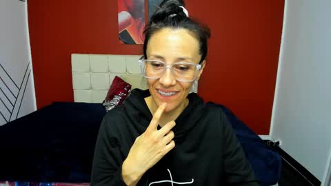 Snapshot of abrillee1 chatting on January 2025 10:02:01 AM ABRIL online show from January 2025 10:02:01 AM