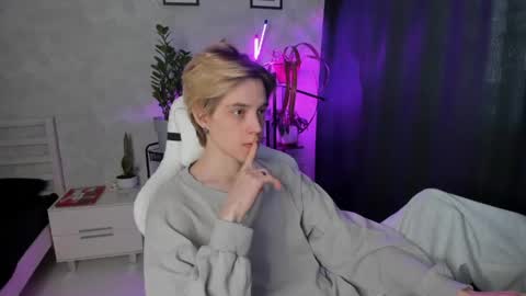 Snapshot of abslut chatting on April 2026 06:27:01 AM Nick online show from April 2026 06:27:01 AM