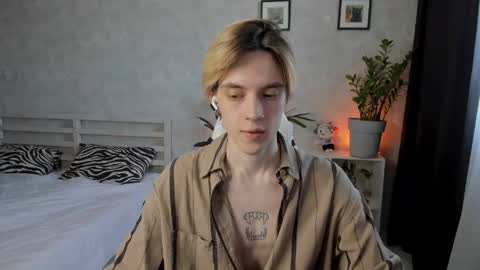 Snapshot of abslut chatting on June 2026 06:52:02 AM Nick online show from June 2026 06:52:02 AM