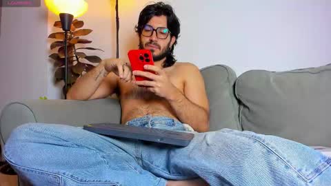 R. online show from November 2025 11:21:02 AM