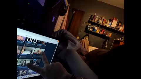 acouplesinners online show from October 2025 05:40:01 AM