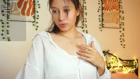 Lily n Jenny online show from October 2025 06:39:02 PM