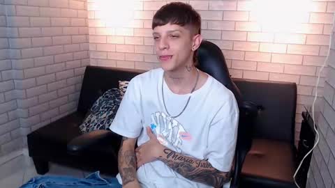 Snapshot of adam_hard_ chatting on January 2025 08:33:02 PM Adam online show from January 2025 08:33:02 PM