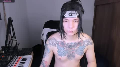 Snapshot of adam_rocket chatting on June 2026 12:33:02 AM Adam online show from June 2026 12:33:02 AM