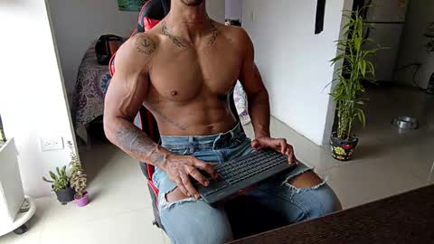 Adam Valencia online show from December 2025 06:36:01 PM