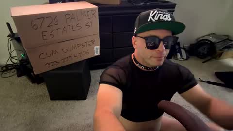 Snapshot of adambogle33 chatting on October 2025 08:07:01 PM Parabottomboi online show from October 2025 08:07:01 PM