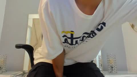 Adams Bobby online show from November 2025 12:05:02 PM