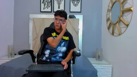 Adams Bobby online show from November 2025 11:42:02 AM