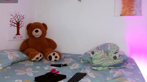 Snapshot of adams_niki chatting on February 2025 08:01:01 PM ADAMS Y NIKI online show from February 2025 08:01:01 PM