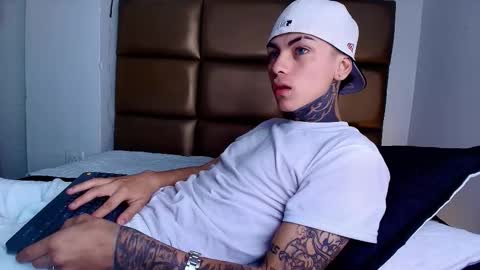 AdamsWalkerr  online show from February 2026 12:56:02 PM