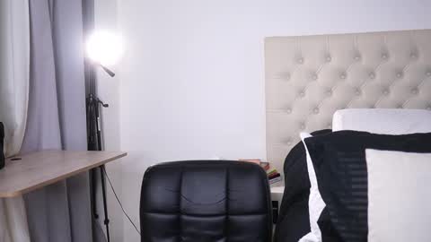 Adan Johns online show from February 2025 05:16:01 AM