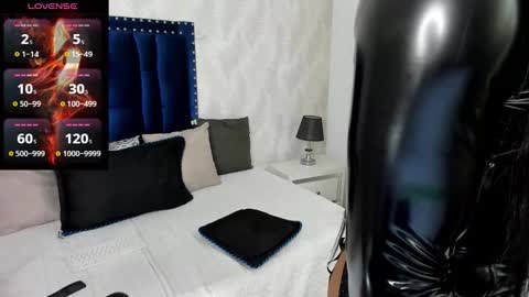 NIcolle online show from December 2025 01:27:01 PM