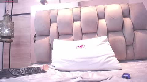 adela chase online show from February 2025 07:51:02 AM