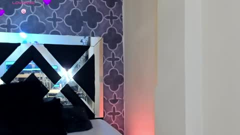 adele cruzz online show from April 2026 11:42:01 PM