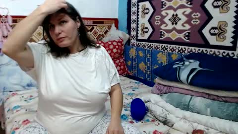 Larisa online show from November 2025 12:04:01 PM