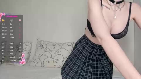 adelins_peach online show from November 2025 10:47:02 AM