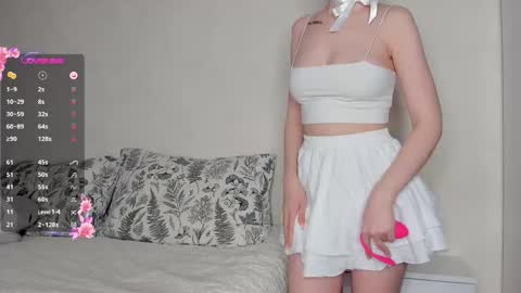 adelins_peach online show from November 2025 10:28:02 AM