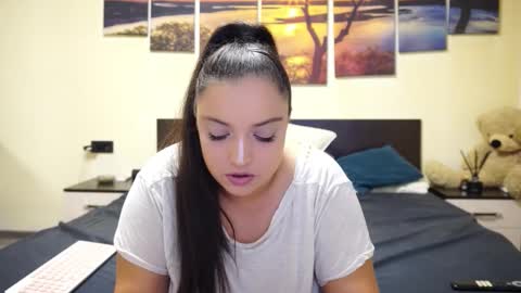 Snapshot of adellineee chatting on November 2025 09:48:02 PM Adellineee online show from November 2025 09:48:02 PM