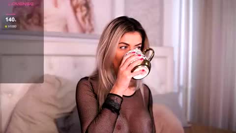 Adelyn online show from November 2025 10:39:02 AM