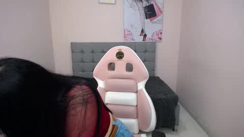 Snapshot of adri_gomez_1 chatting on February 2026 12:37:02 PM Adri online show from February 2026 12:37:02 PM