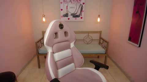 Snapshot of adri_gomez_1 chatting on February 2026 12:57:02 PM Adri online show from February 2026 12:57:02 PM