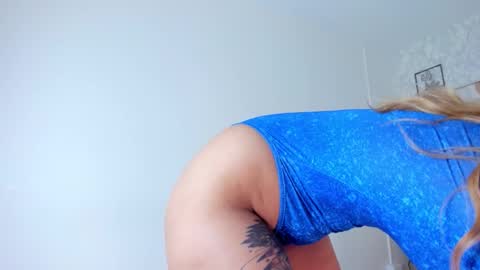 Adriana online show from October 2025 12:26:02 PM