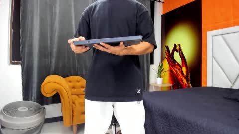 Snapshot of adrian_rae chatting on November 2025 05:52:01 PM online show from November 2025 05:52:01 PM