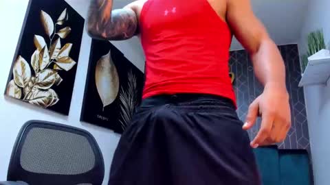 Snapshot of adrian_rae chatting on November 2025 06:29:01 PM online show from November 2025 06:29:01 PM