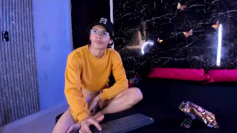 Snapshot of adrian_wolff chatting on July 2026 08:00:01 PM Adrian W online show from July 2026 08:00:01 PM