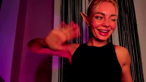 Snapshot of adriana_coy_ chatting on October 2025 05:59:01 AM Adriana online show from October 2025 05:59:01 AM